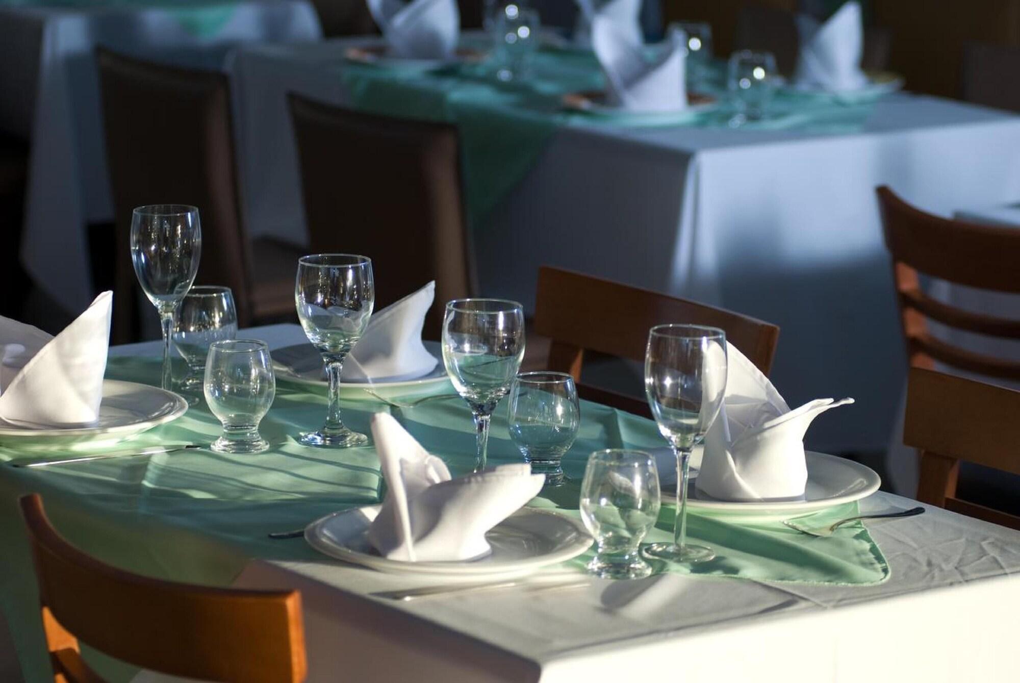 Oyo Hotel Arembepe Beach Hotel, Camacari Bagian luar foto