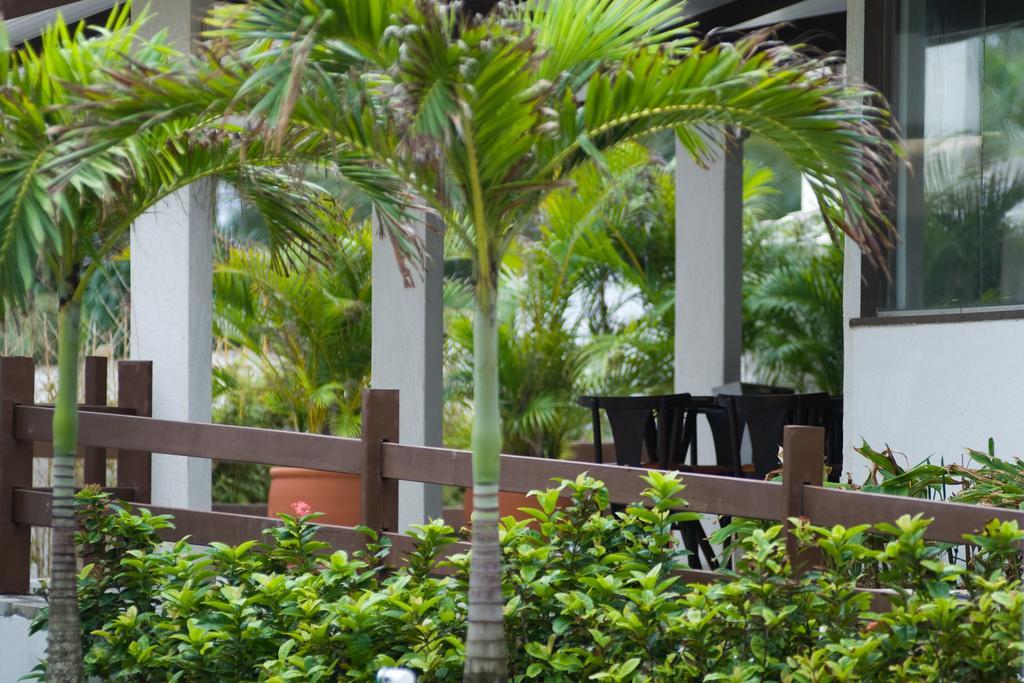 Oyo Hotel Arembepe Beach Hotel, Camacari Bagian luar foto