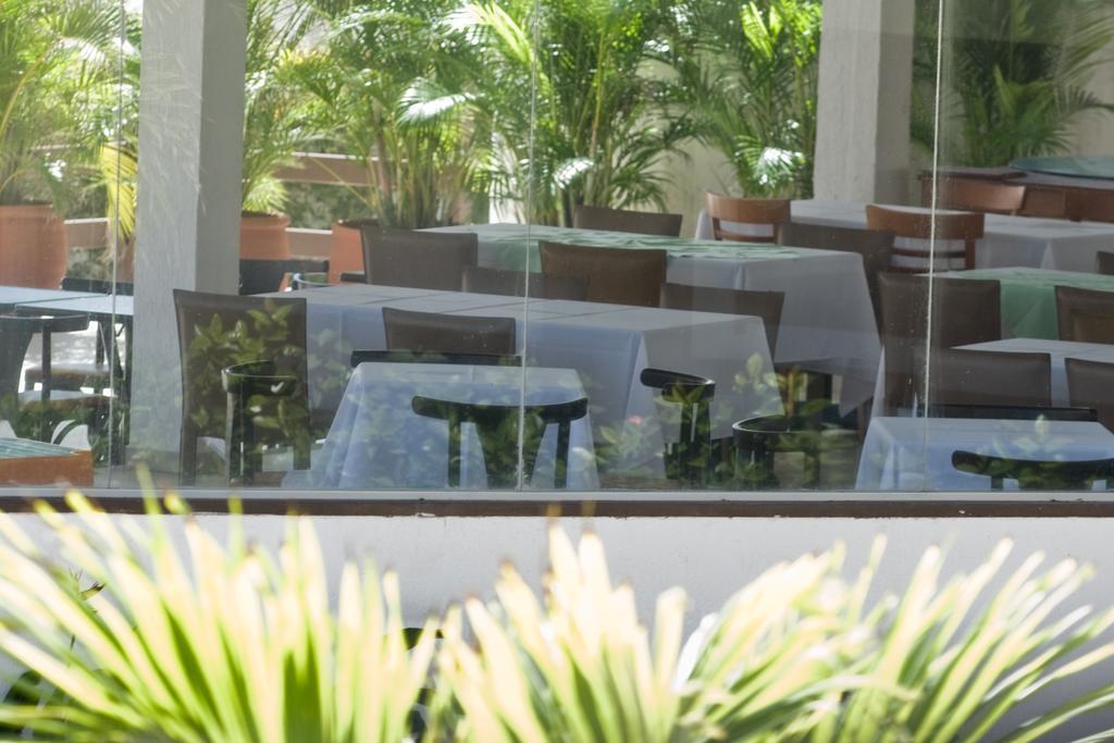 Oyo Hotel Arembepe Beach Hotel, Camacari Bagian luar foto